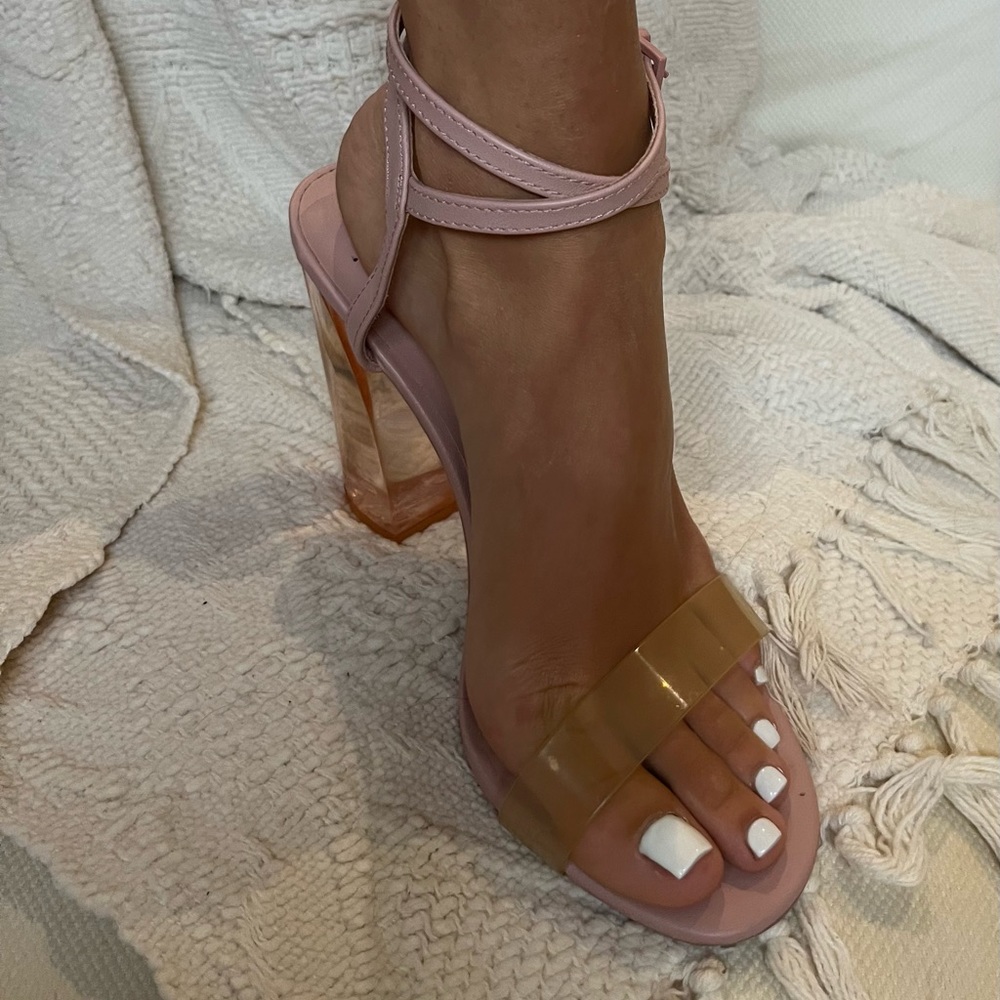 Size 7.5 pink heels